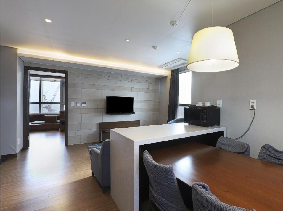 Haeundae Wide Ocean View & Residence ปูซาน ภายนอก รูปภาพ